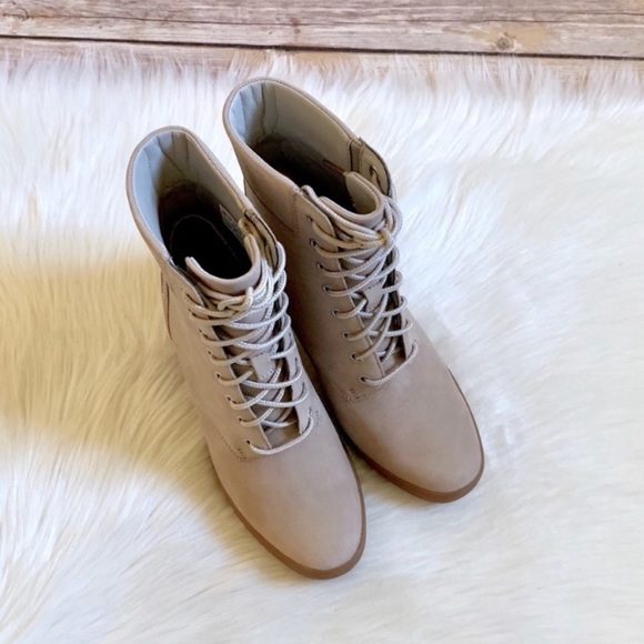 Timberland Camdale 6” Light Taupe Boots - Picture 4 of 8